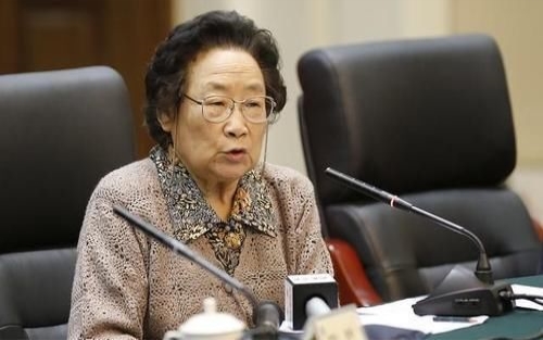 屠呦呦团队放“大招”：“青蒿素抗药性”等研究获新突破